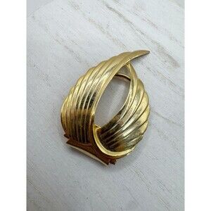 Beautiful Vintage Jeri-Lou Gold Tone Angel Wings Scarf Clip